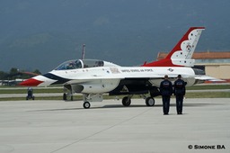 DSC00117_USAF_Thunderbirds_AVIANO_AFB_(Italy)_04.07.2007