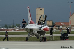 PICT0277_USAF_Thunderbirds_AVIANO_AFB_(Italy)_04.07.2007