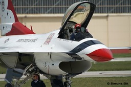PICT0413_USAF_Thunderbirds_AVIANO_AFB_(Italy)_04.07.2007