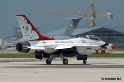 PICT0465_USAF_Thunderbirds_AVIANO_AFB_(Italy)_04.07.2007