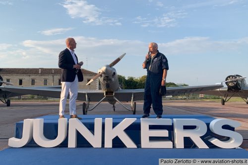 4010 Claus Cordes (a dx) intervisato sul tour.wmk