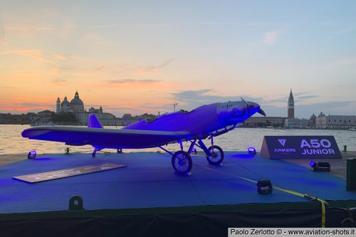 5010 Junkers A50 Junior davati al ritorrante alla Giudecca.wmk